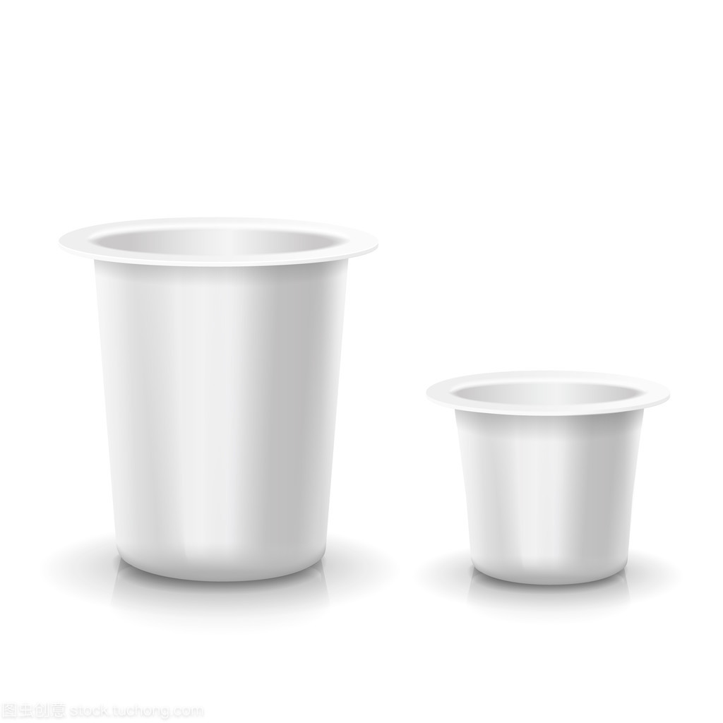 現(xiàn)實(shí)白色空白 塑料容器中的酸奶